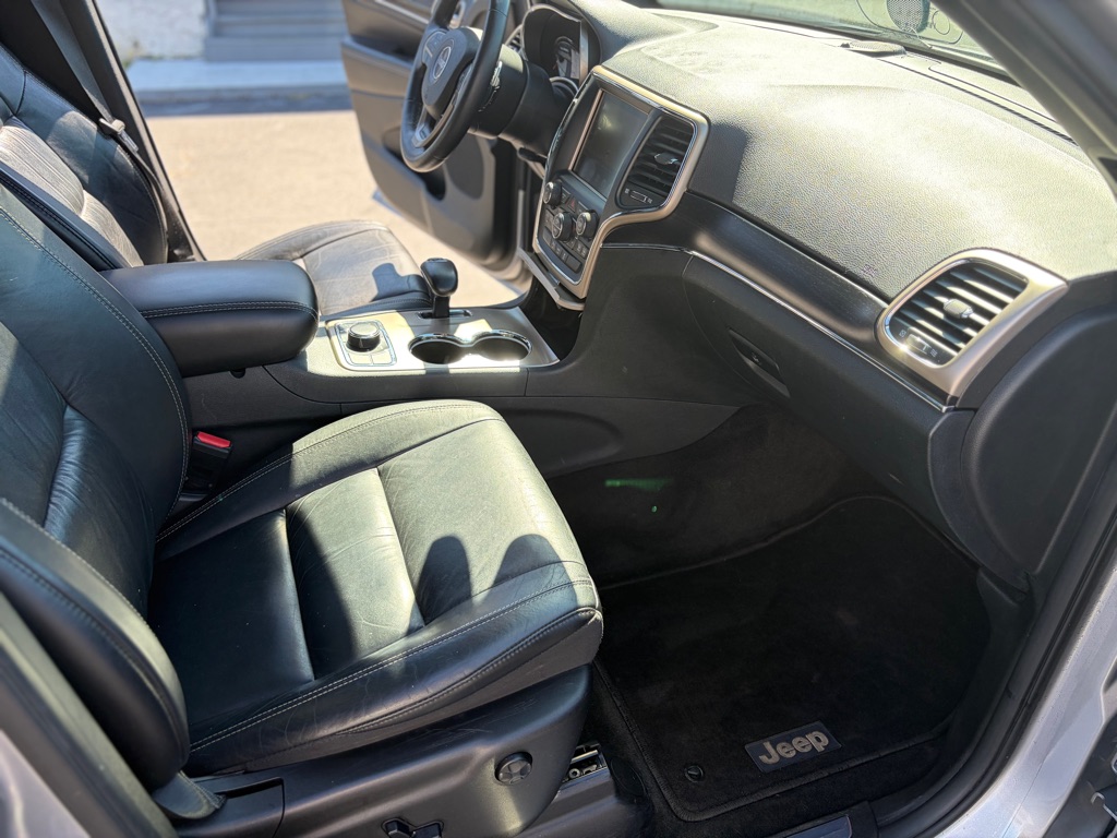 Photo 24 of this JEEP GRAND CHEROKEE