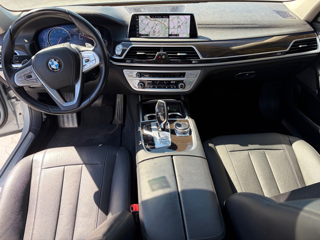 Photo 16 of this BMW 7 SERIES