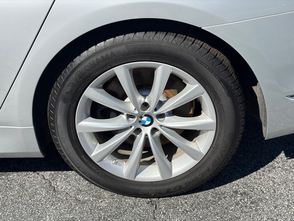 Photo 24 of this BMW 7 SERIES