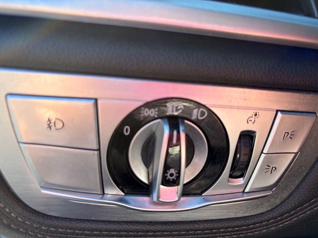 Photo 9 of this BMW 7 SERIES