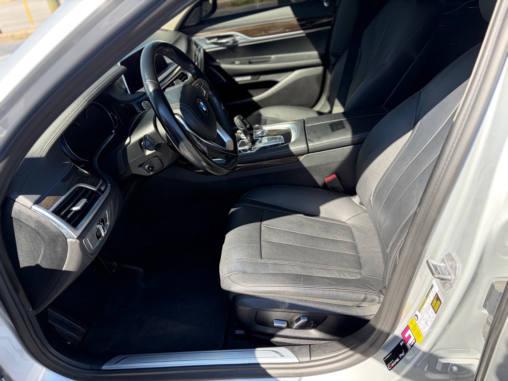 Photo 8 of this BMW 7 SERIES