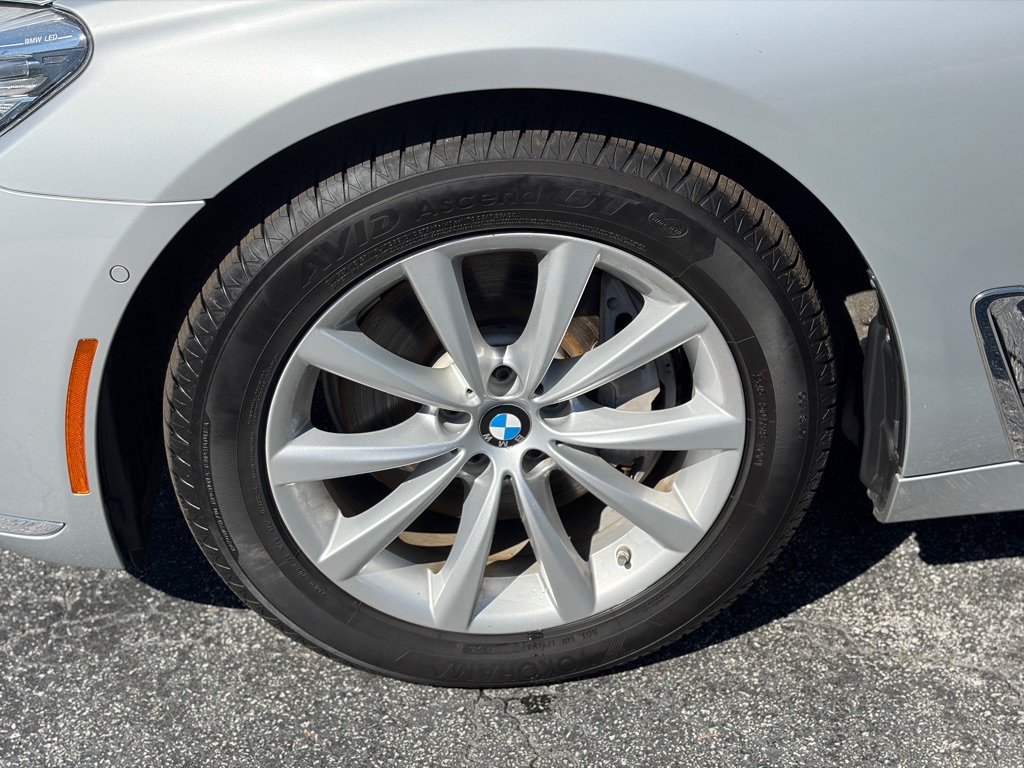 Photo 23 of this BMW 7 SERIES