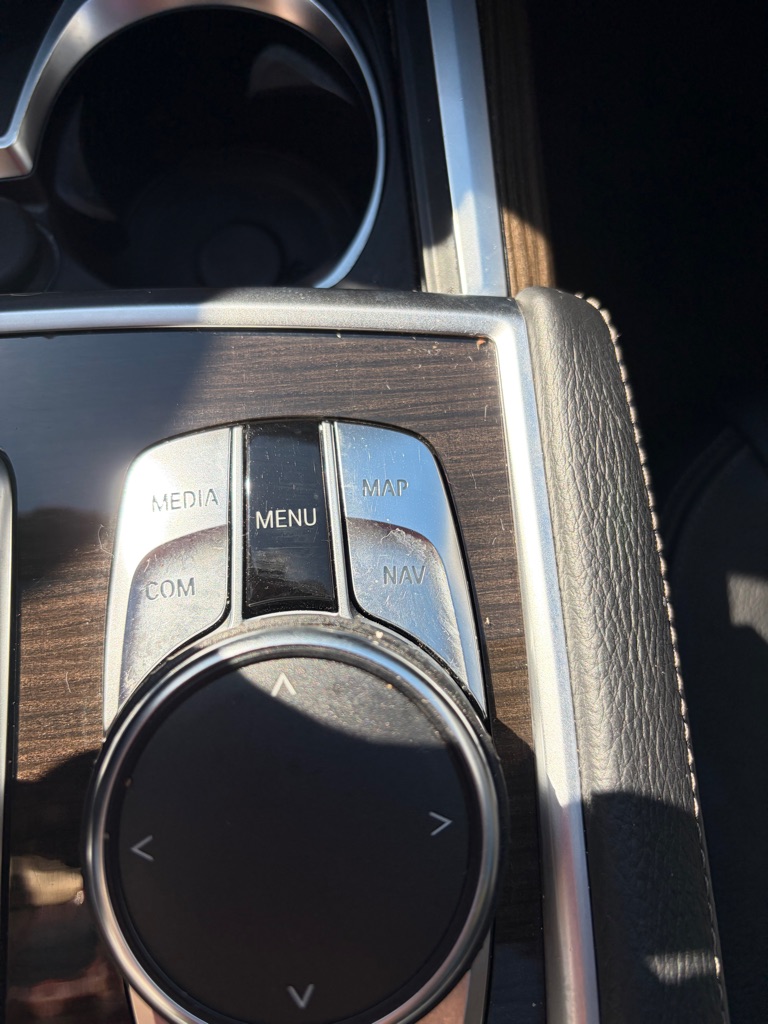 Photo 15 of this BMW 7 SERIES
