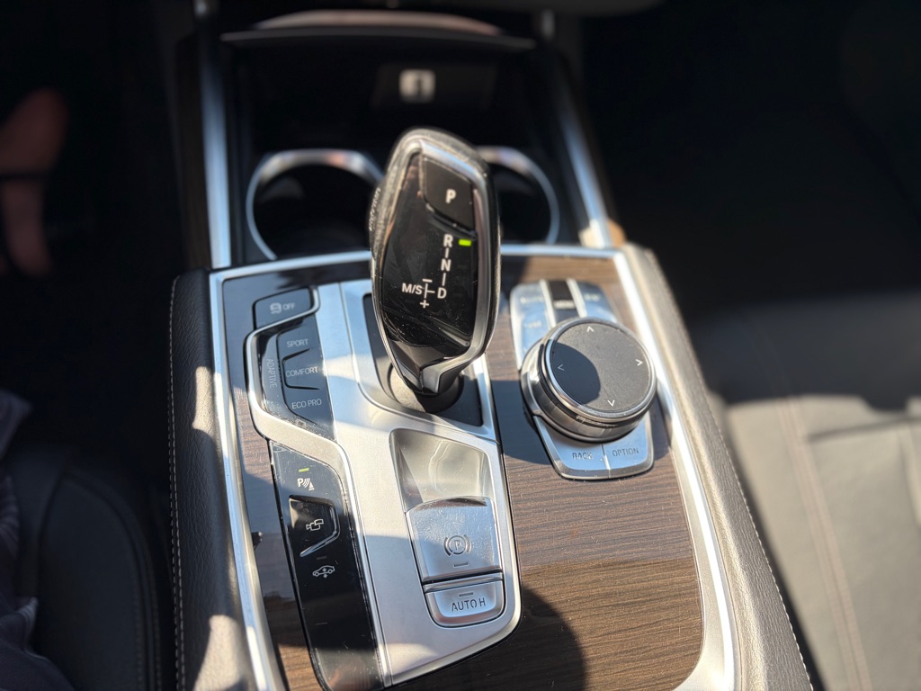 Photo 13 of this BMW 7 SERIES