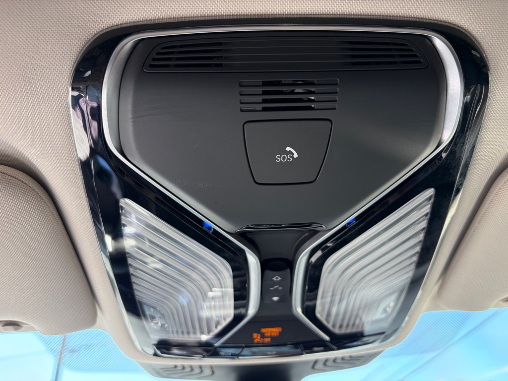 Photo 17 of this BMW 7 SERIES