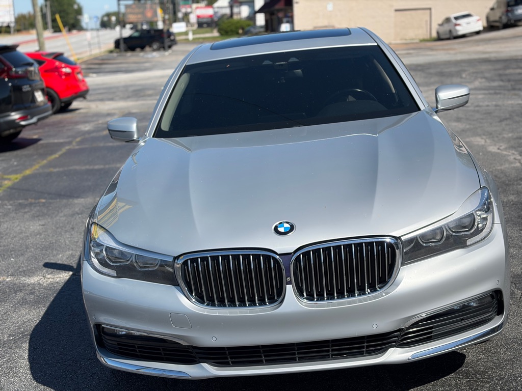 Photo 2 of this BMW 7 SERIES