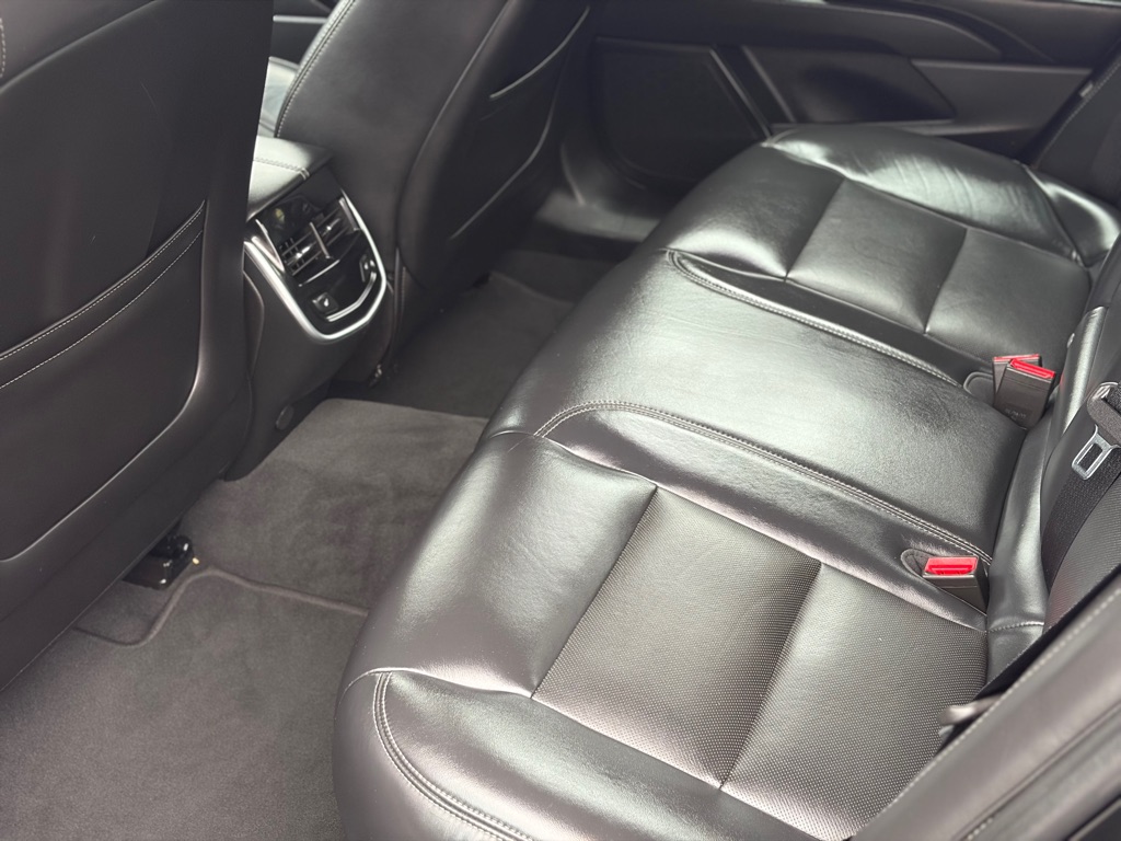 Photo 20 of this CADILLAC XTS