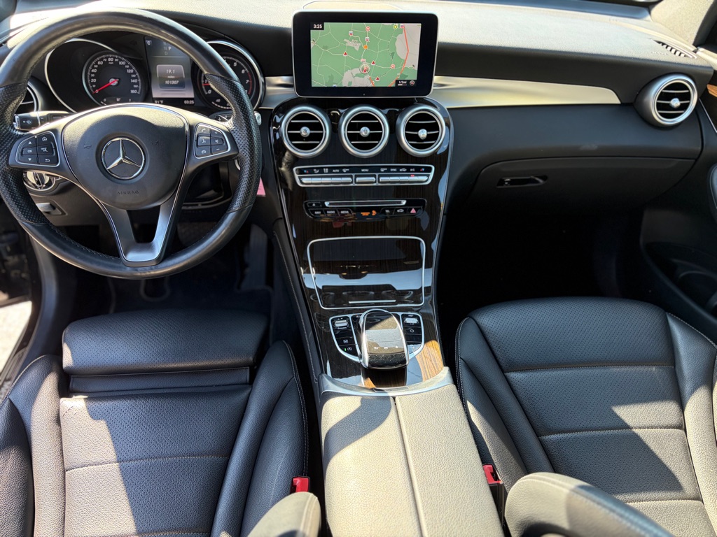 Photo 21 of this MERCEDES-BENZ GLC