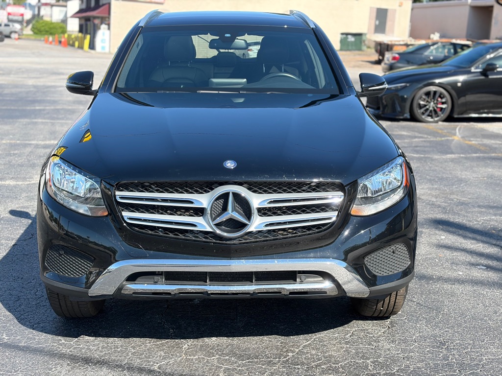 Photo 2 of this MERCEDES-BENZ GLC