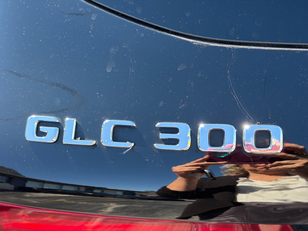 Photo 10 of this MERCEDES-BENZ GLC