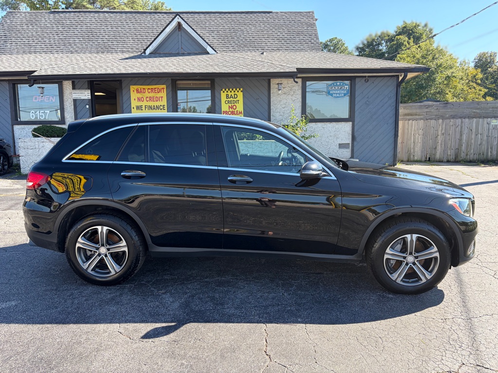 Photo 4 of this MERCEDES-BENZ GLC