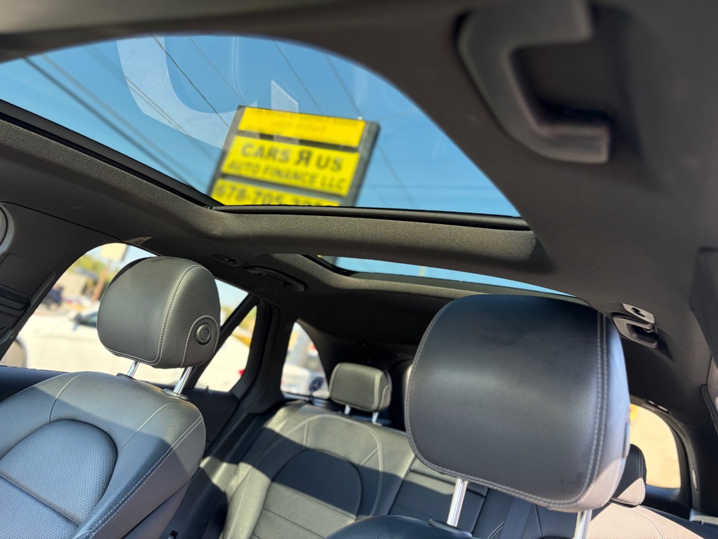 Photo 23 of this MERCEDES-BENZ GLC
