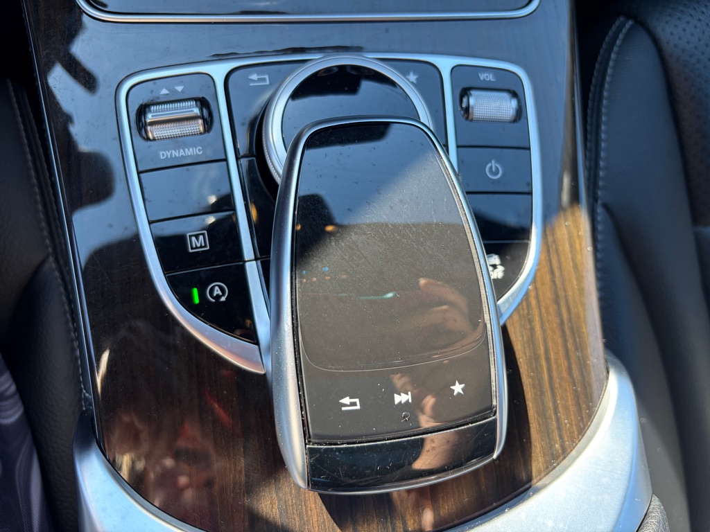 Photo 20 of this MERCEDES-BENZ GLC