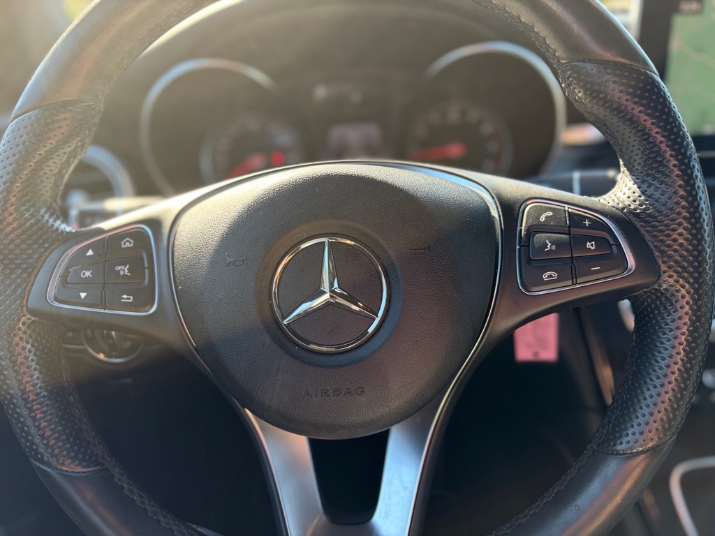 Photo 16 of this MERCEDES-BENZ GLC