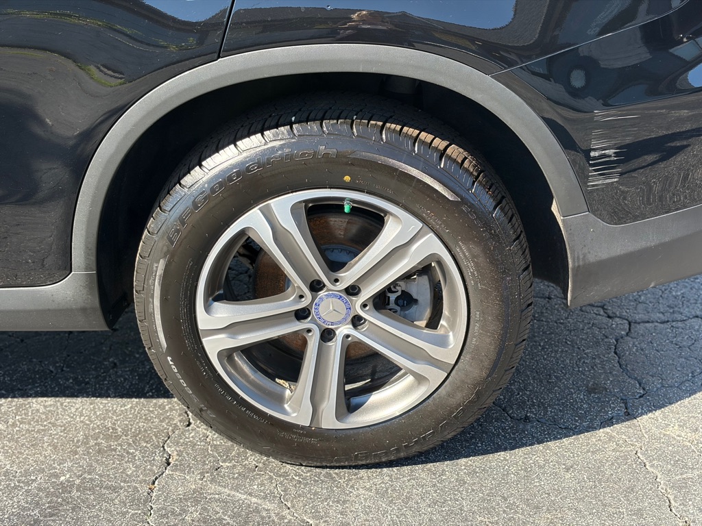 Photo 32 of this MERCEDES-BENZ GLC