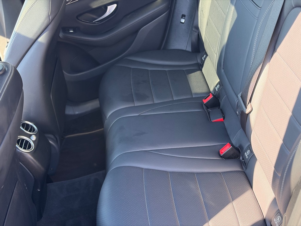 Photo 29 of this MERCEDES-BENZ GLC