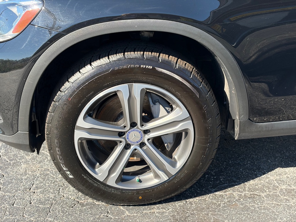 Photo 31 of this MERCEDES-BENZ GLC