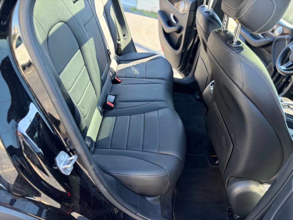 Photo 30 of this MERCEDES-BENZ GLC