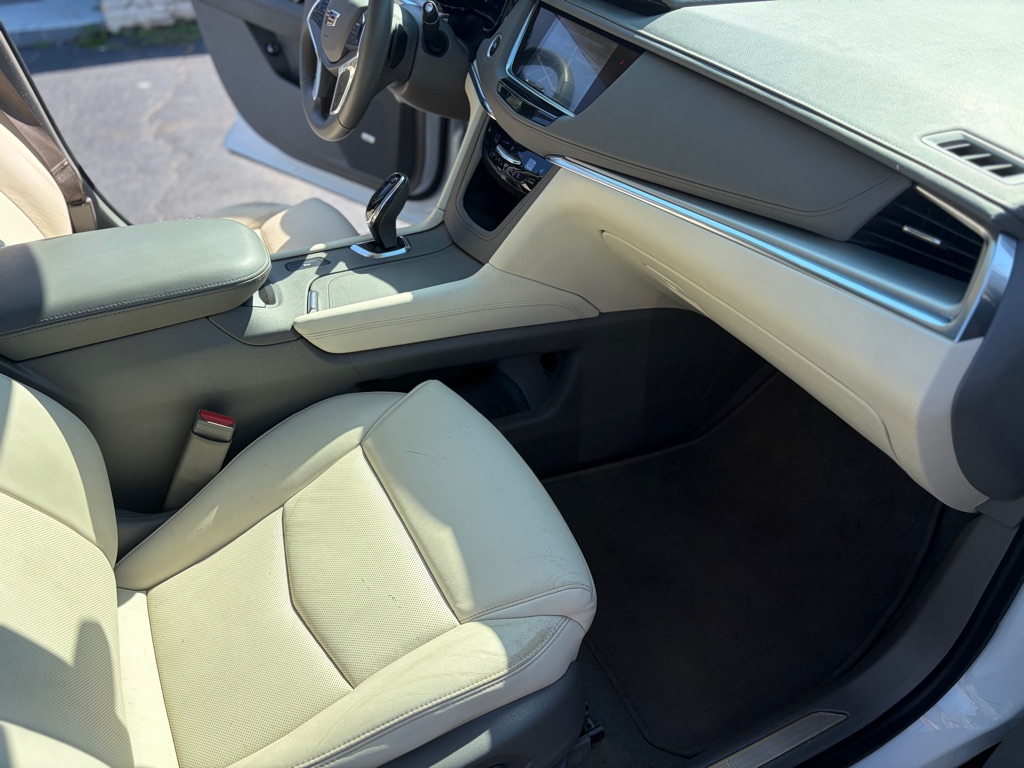 Photo 23 of this CADILLAC XT5