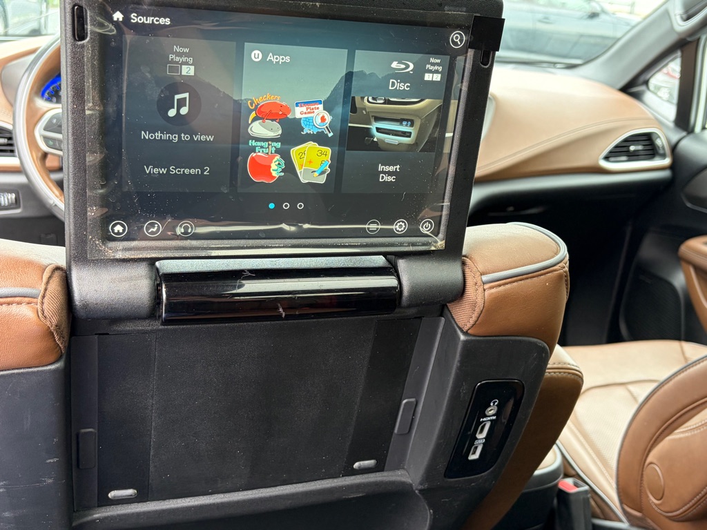 Photo 17 of this CHRYSLER PACIFICA