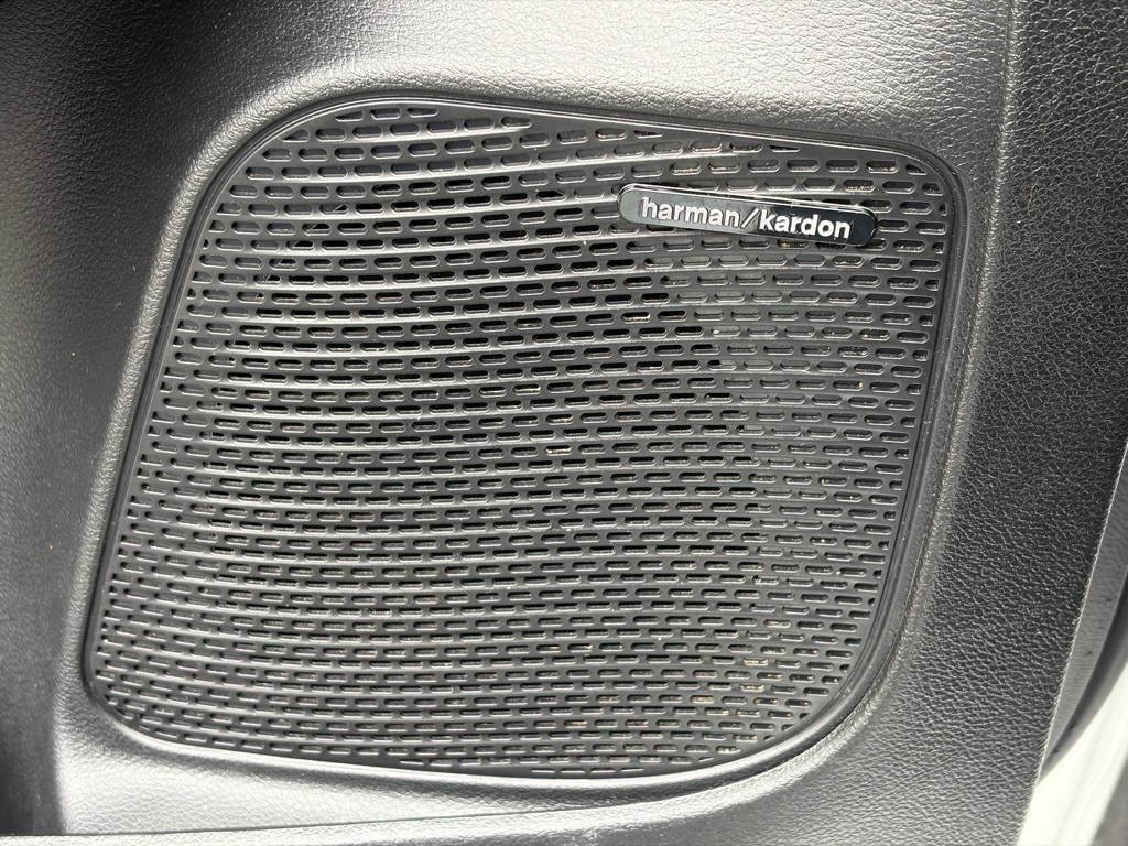 Photo 7 of this CHRYSLER PACIFICA
