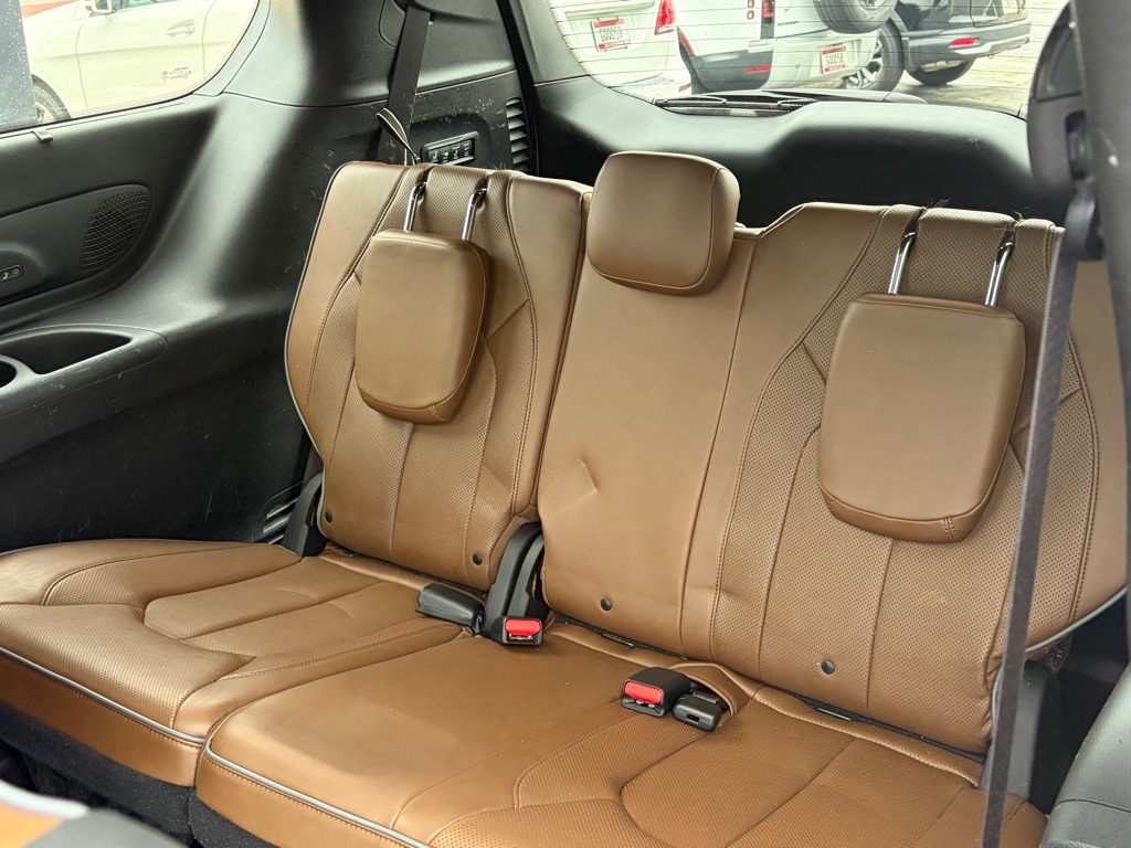 Photo 19 of this CHRYSLER PACIFICA