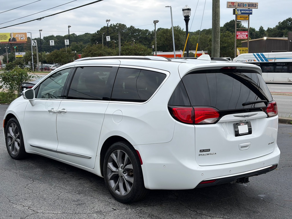 Photo 4 of this CHRYSLER PACIFICA