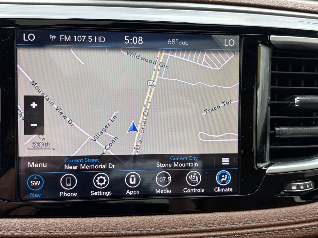 Photo 10 of this CHRYSLER PACIFICA
