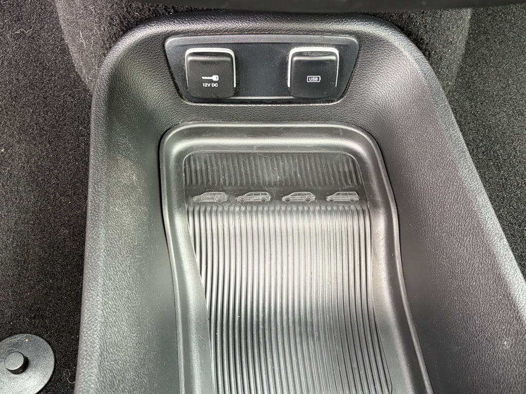 Photo 12 of this CHRYSLER PACIFICA