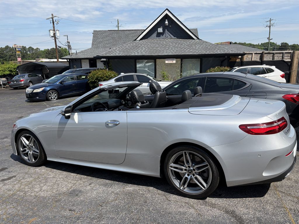 Photo 8 of this MERCEDES-BENZ E-CLASS