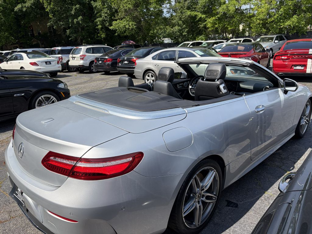 Photo 9 of this MERCEDES-BENZ E-CLASS