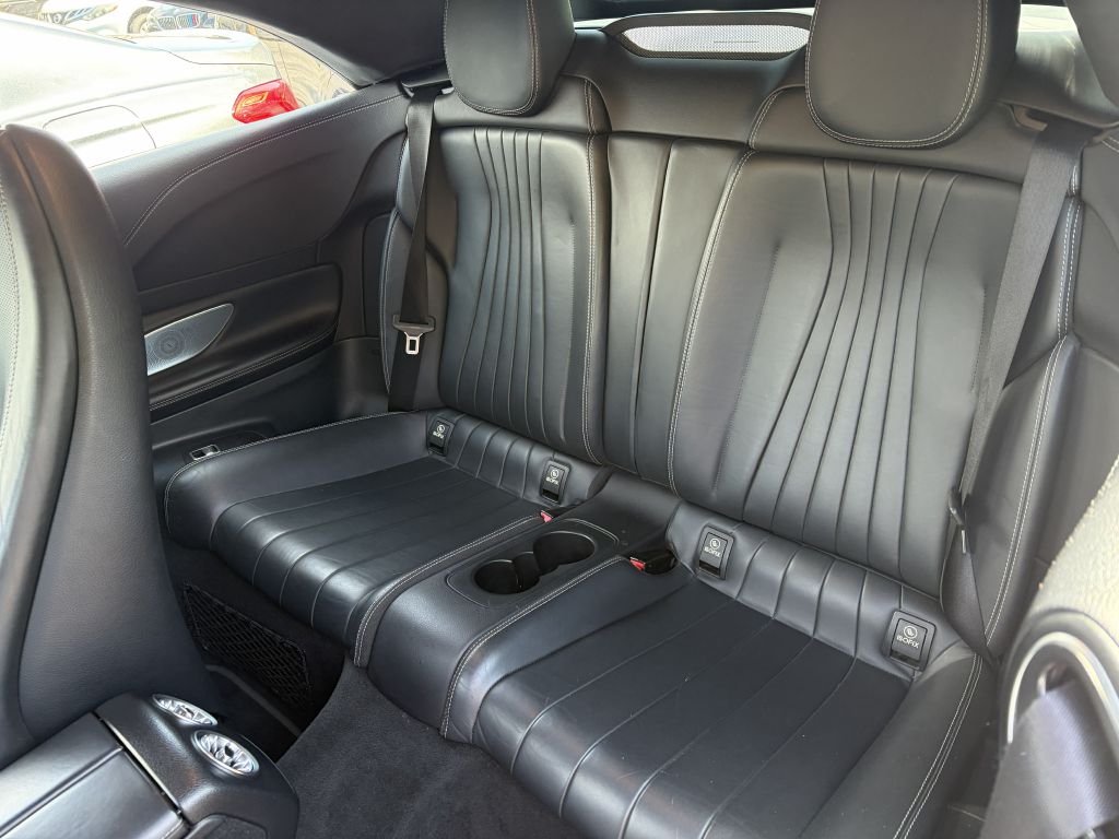 Photo 17 of this MERCEDES-BENZ E-CLASS