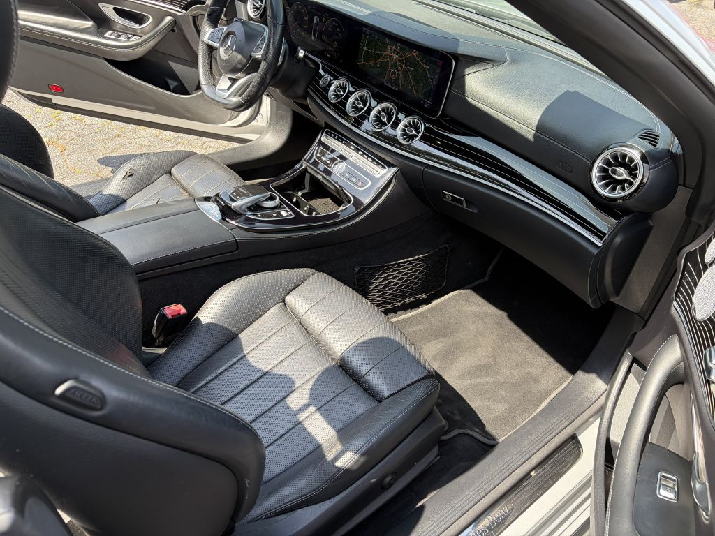 Photo 18 of this MERCEDES-BENZ E-CLASS