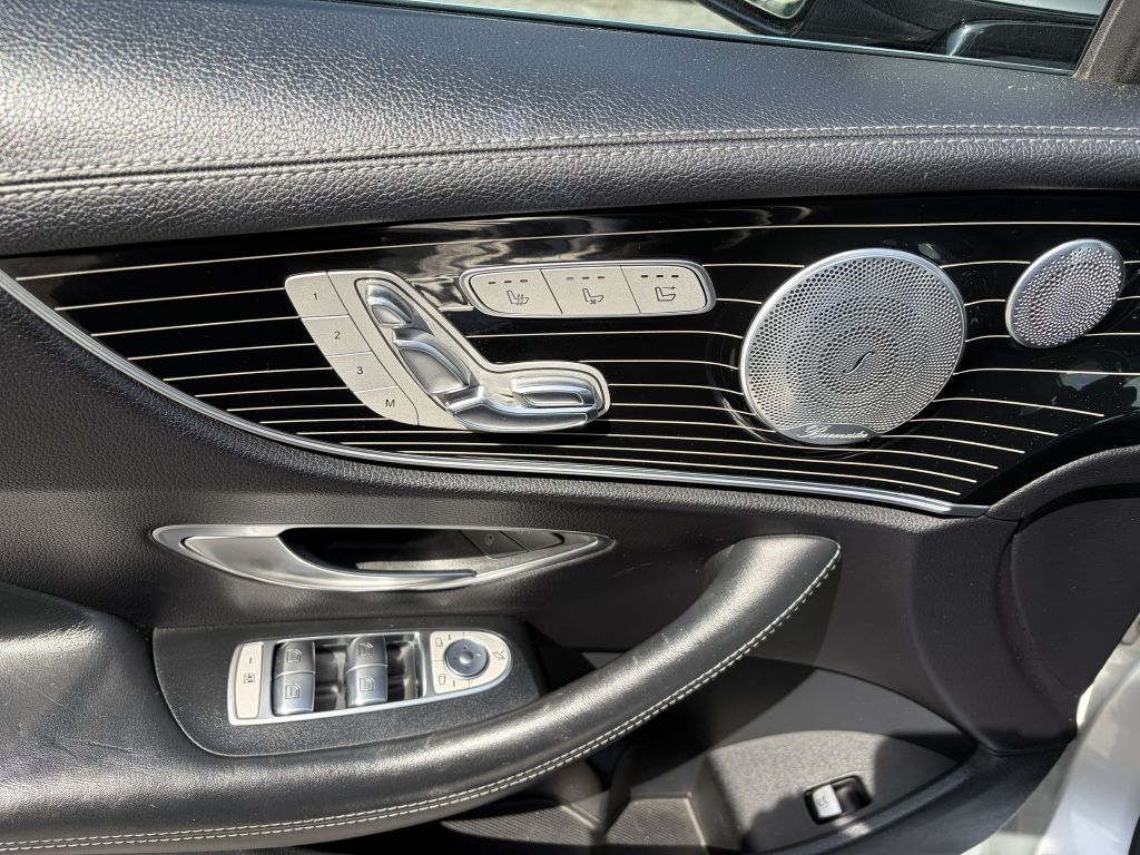 Photo 10 of this MERCEDES-BENZ E-CLASS
