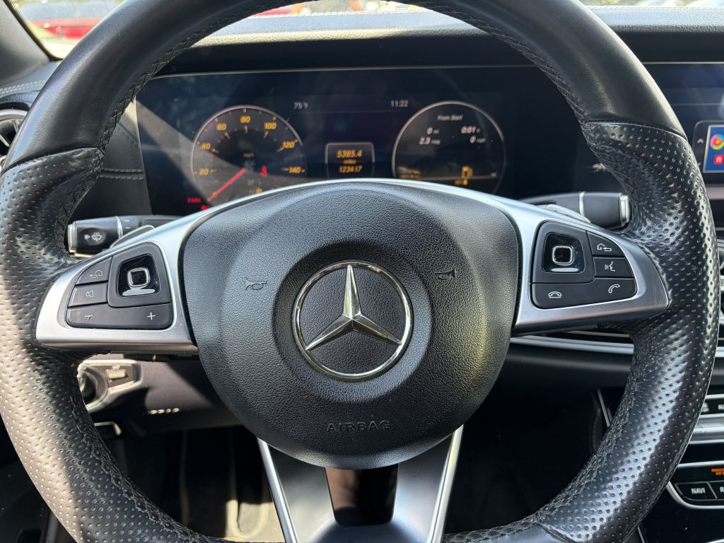 Photo 13 of this MERCEDES-BENZ E-CLASS