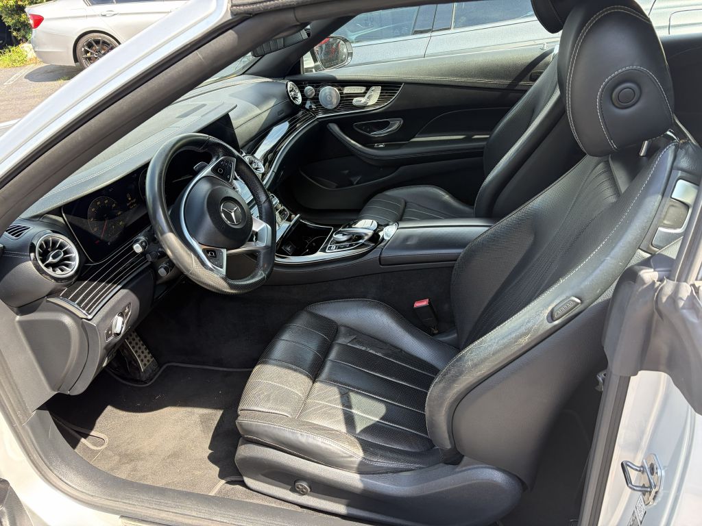 Photo 11 of this MERCEDES-BENZ E-CLASS