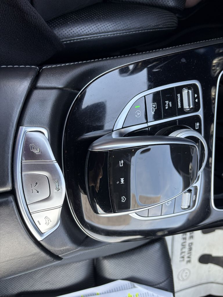 Photo 16 of this MERCEDES-BENZ E-CLASS