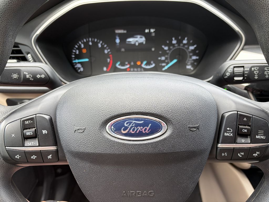 Photo 6 of this FORD ESCAPE