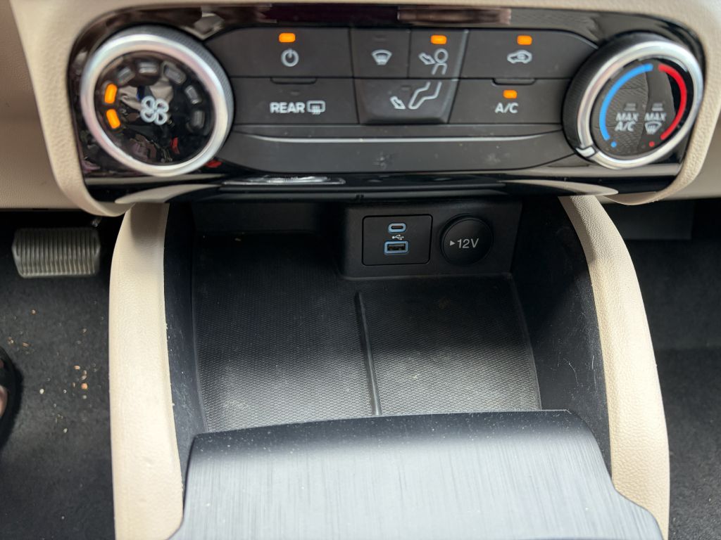 Photo 9 of this FORD ESCAPE