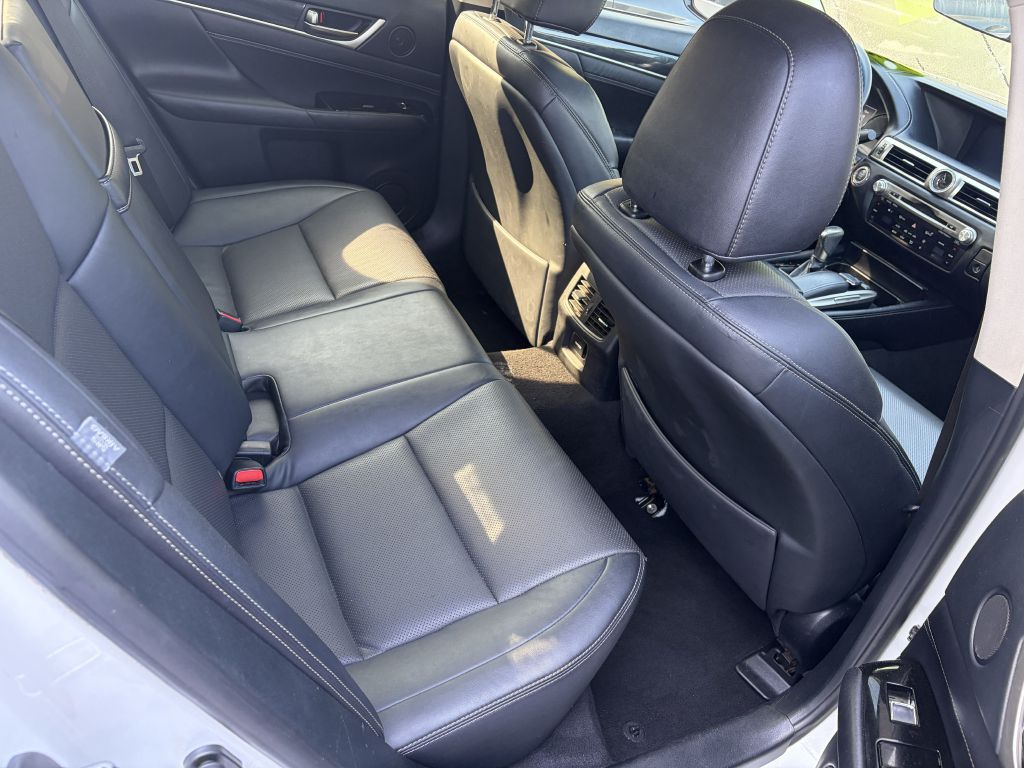 Photo 12 of this LEXUS GS 200T
