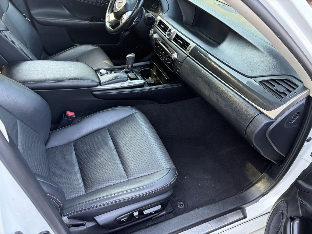 Photo 11 of this LEXUS GS 200T
