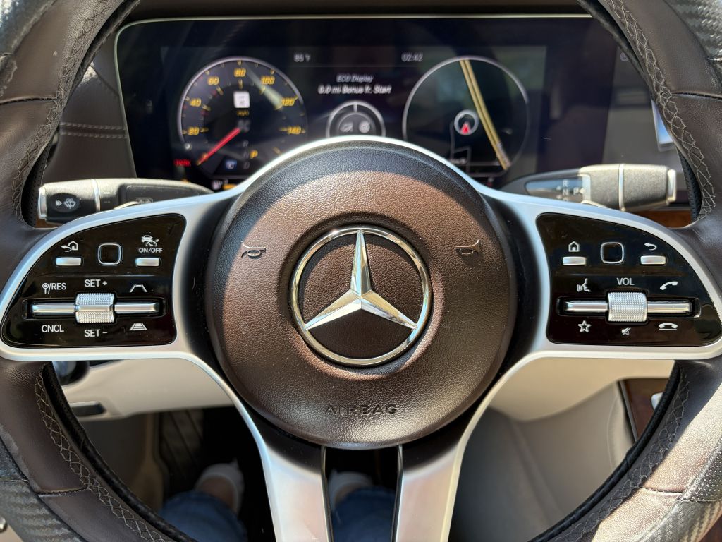 Photo 11 of this MERCEDES-BENZ E300
