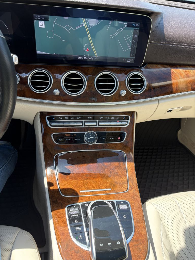 Photo 12 of this MERCEDES-BENZ E300