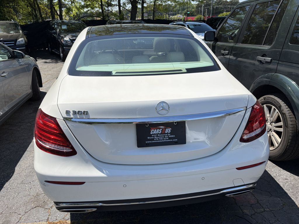 Photo 5 of this MERCEDES-BENZ E300
