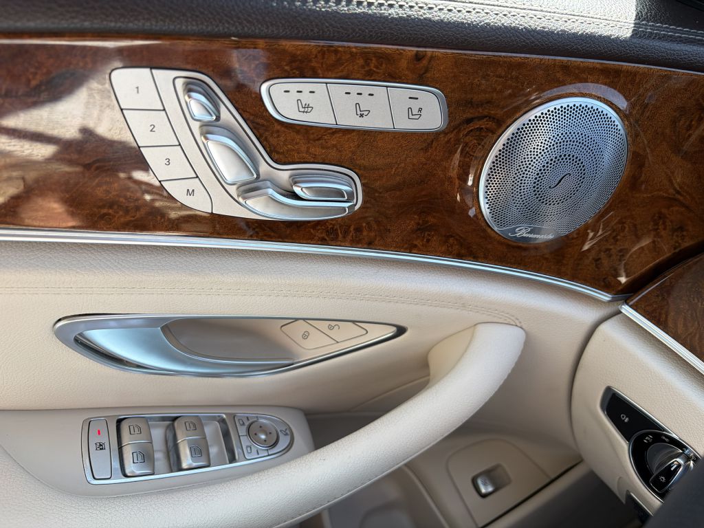 Photo 8 of this MERCEDES-BENZ E300