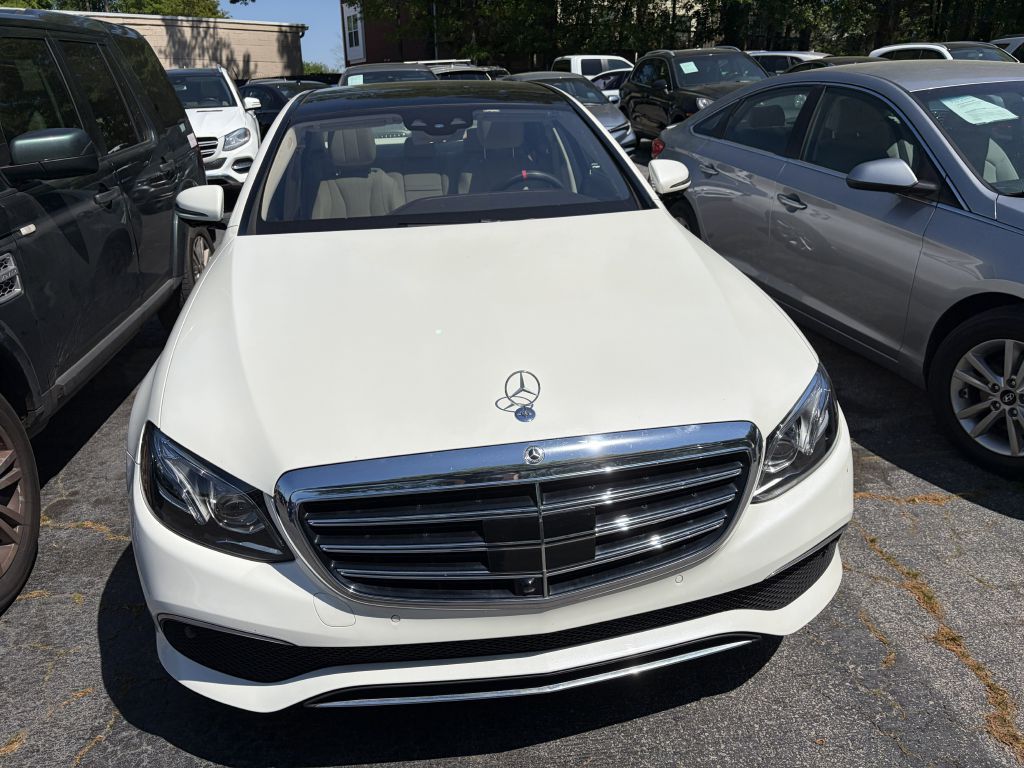 Photo 2 of this MERCEDES-BENZ E300