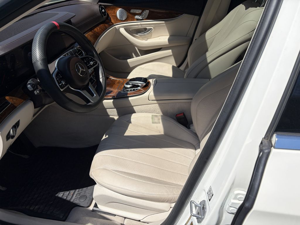 Photo 9 of this MERCEDES-BENZ E300