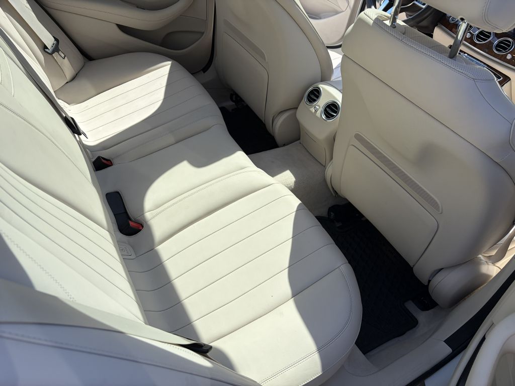 Photo 18 of this MERCEDES-BENZ E300