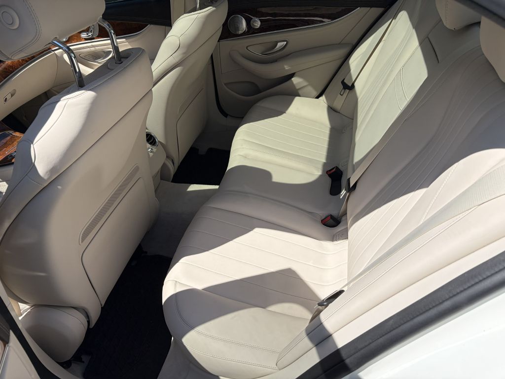 Photo 19 of this MERCEDES-BENZ E300