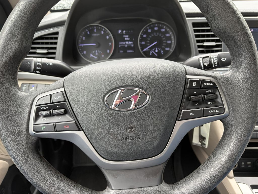 Photo 6 of this HYUNDAI ELANTRA